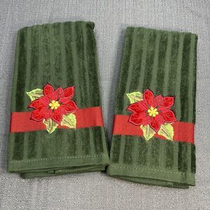 St. Nicholas Square Fingertip Towel Embroidered Red Poinsettia Christmas New (2)